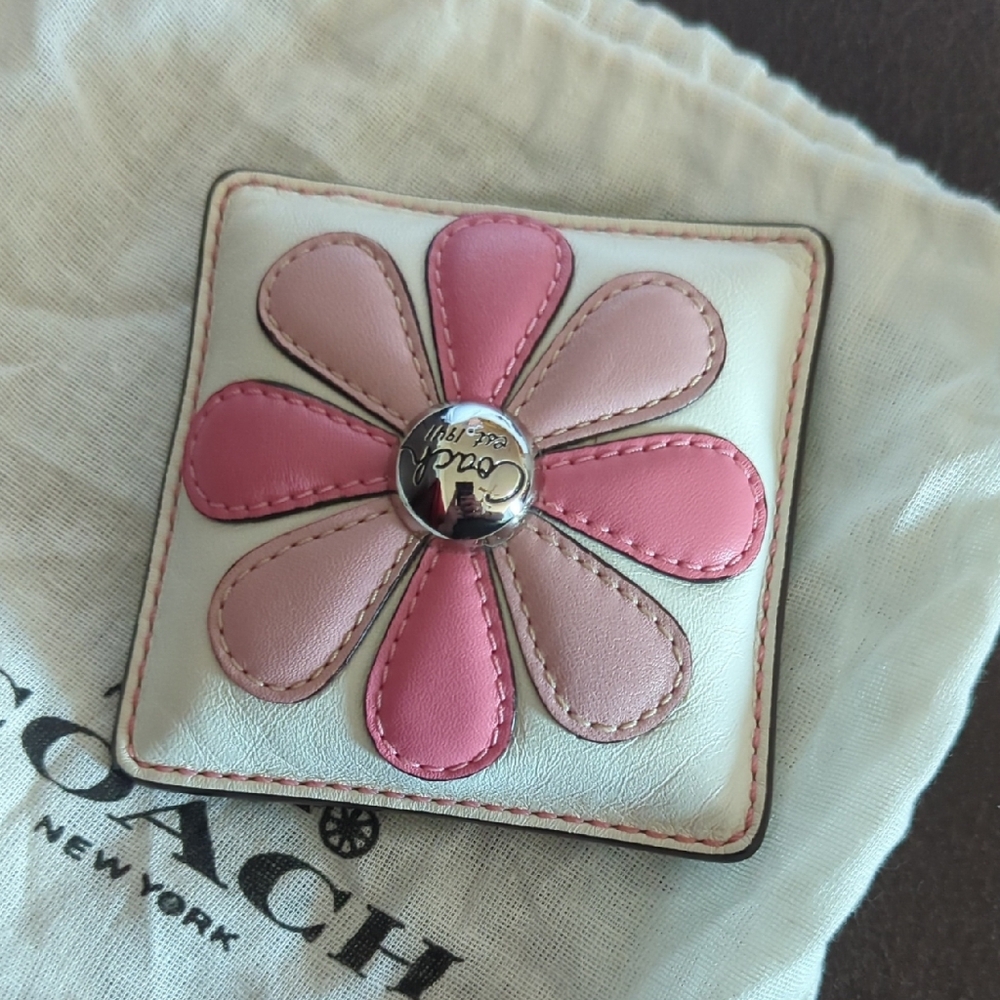 Coach Y2K Daisy 🌸 Flower Paperweight